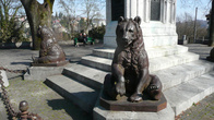 Поскольку медведь здесь является символом города, как в прочем и в Хельсинки, представлен он во всех видах и на чем только можно. Трудно было избавиться от желания начать их считать.