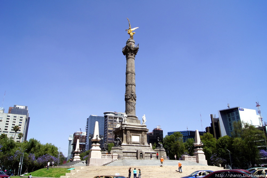 Ангел Независимости на проспекте Пасео-де-ла-Реформа Мехико, Мексика