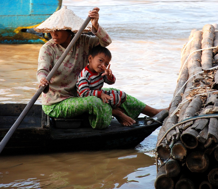 Дети озера Тонлесап Провинция Сиемреап, Камбоджа