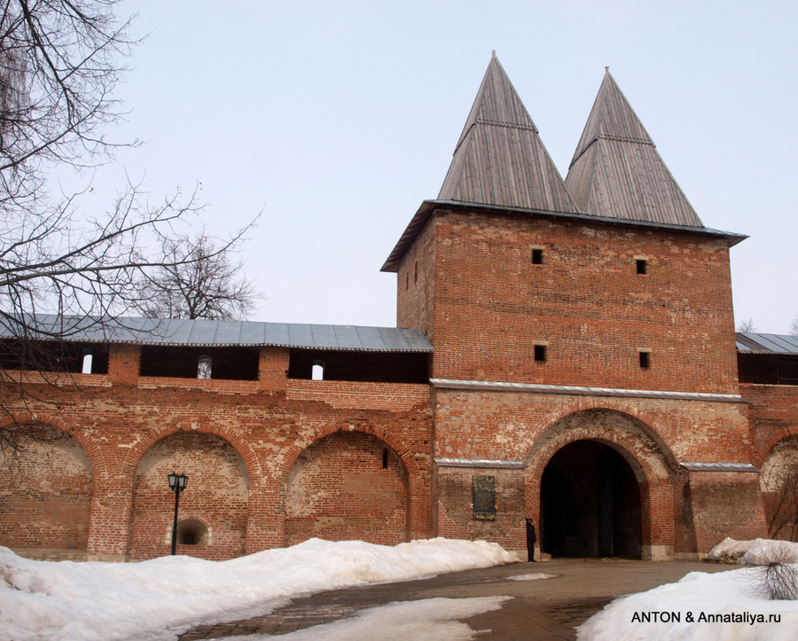 Никольская башня кремля Зарайск, Россия