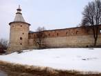 Стена и башня кремля
