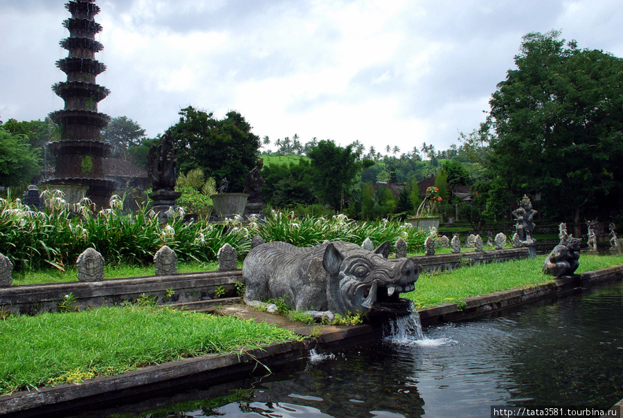 Бали. Королевский водный парк Тиртагангга. Бали, Индонезия