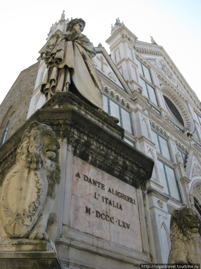 Памятник Данте и церковь. Флоренция, Италия