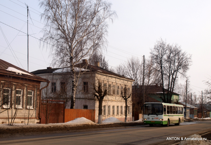 Одна из центральных улиц города Зарайск, Россия