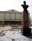 Памятник и дворец культуры В.Н. Леонова