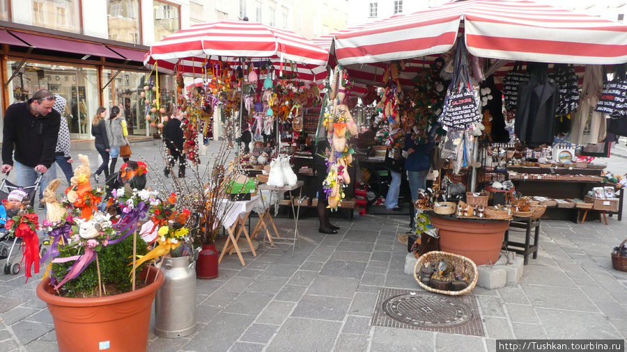 Ярмарки на площадях неотъемлемый атрибут всех европейских городов, особенно в Пасху и рождество. Зальцбург, Австрия