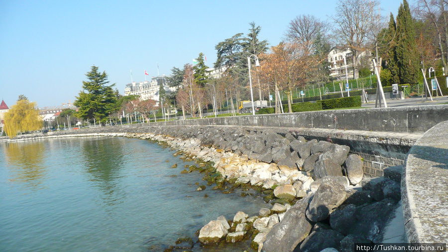 Город не большой, поэтому рекомендую по нему перемещаться исключительно пешком, наслаждаясь набережной  и парками. Лозанна, Швейцария
