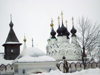 Вид на Свято-Троицкий женский монастырь с севера с территории Благовещенского мужского монастыря