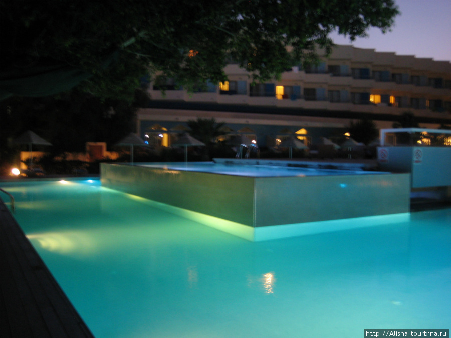 Отель Blue Sea Beach Resort**** —

ступенчатый бассейн