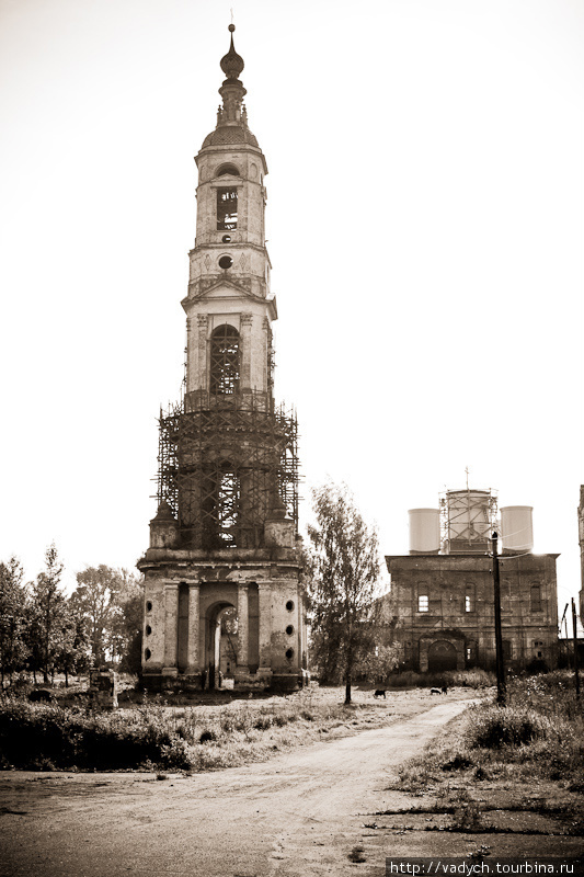 Самая большая колокольня в России Ростов, Россия