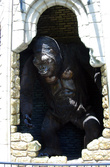 Большая горилла, аттракцион Замок ужасов. Раньше у неё светились глаза, она двигала лапами и издавала чудовищные звуки.