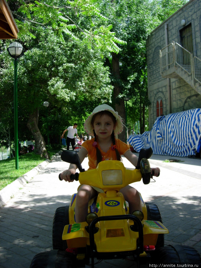 Валерия на квадроцикле. Ташкент, Узбекистан