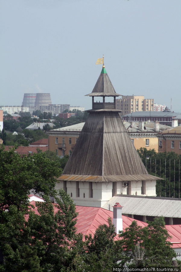вид из окон башни Красные ворота Астрахань, Россия