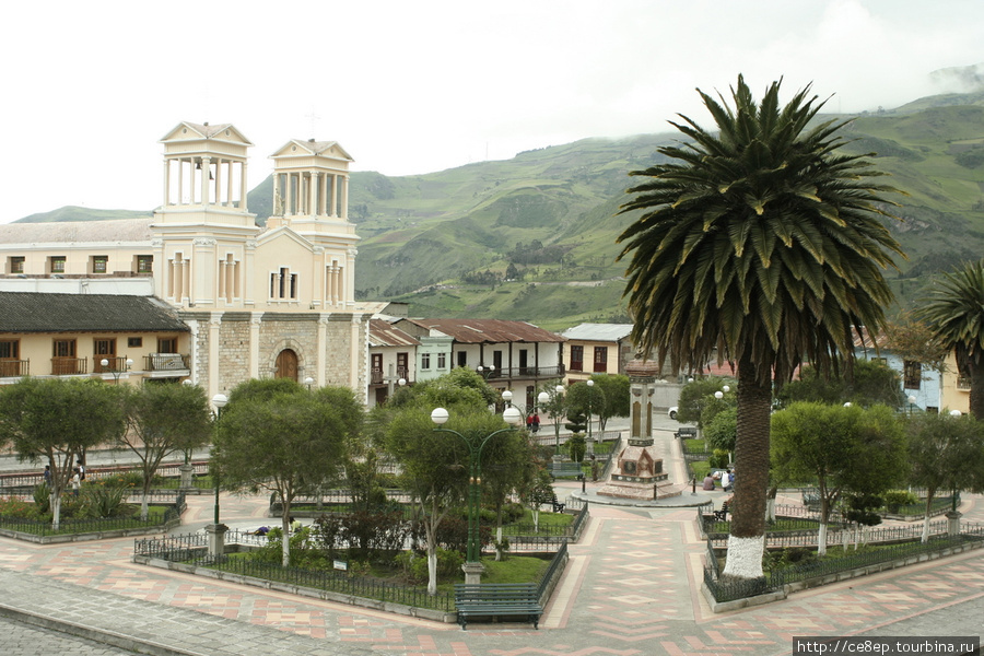 Главная площадь Алауси, Эквадор