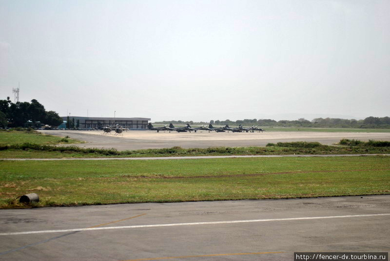 Здесь же база ВВС Кении Момбаса, Кения