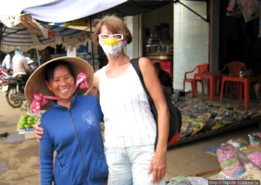 С местным продавцом Остров Фу Куок, Вьетнам