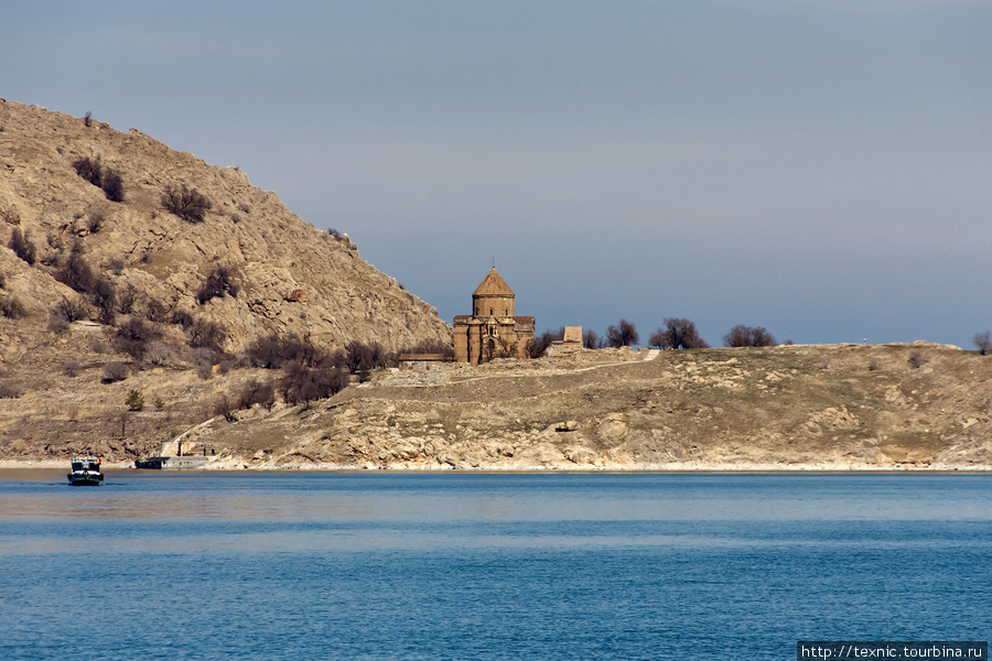 Остров Ахтамар. Вид с лодки Восточная Анатолия, Турция