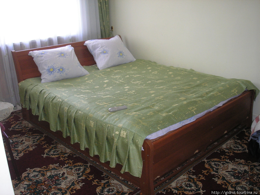 Двухспальная кровать. Карши, Узбекистан
