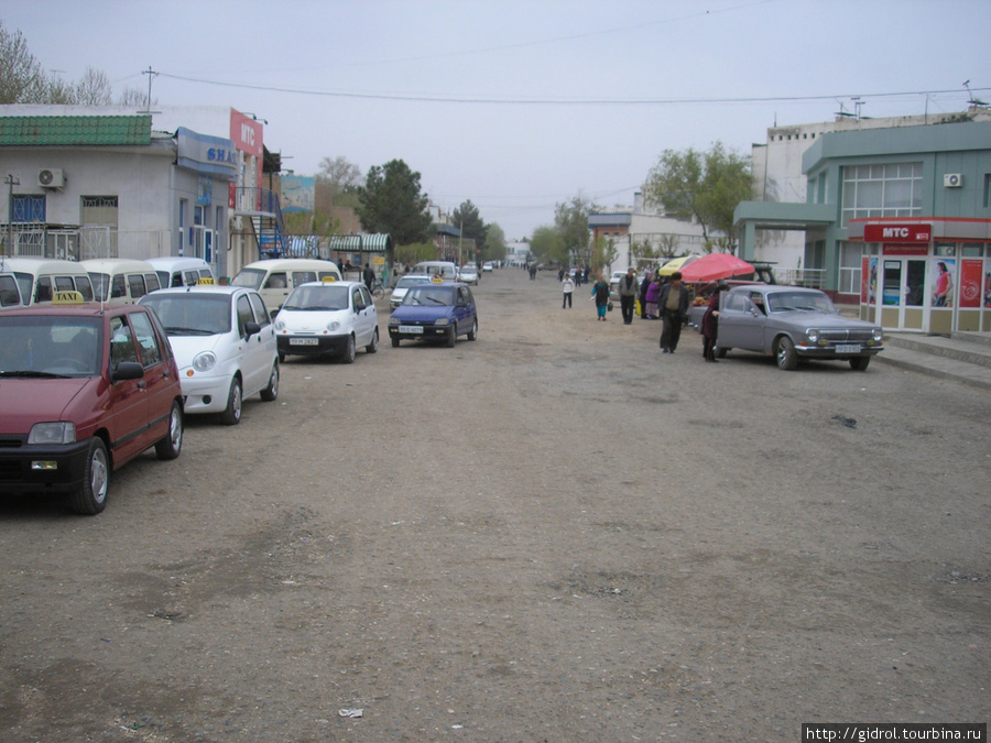Маленький переулок. Термез, Узбекистан
