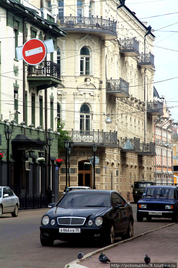 Улицы города контрастов Астрахань, Россия