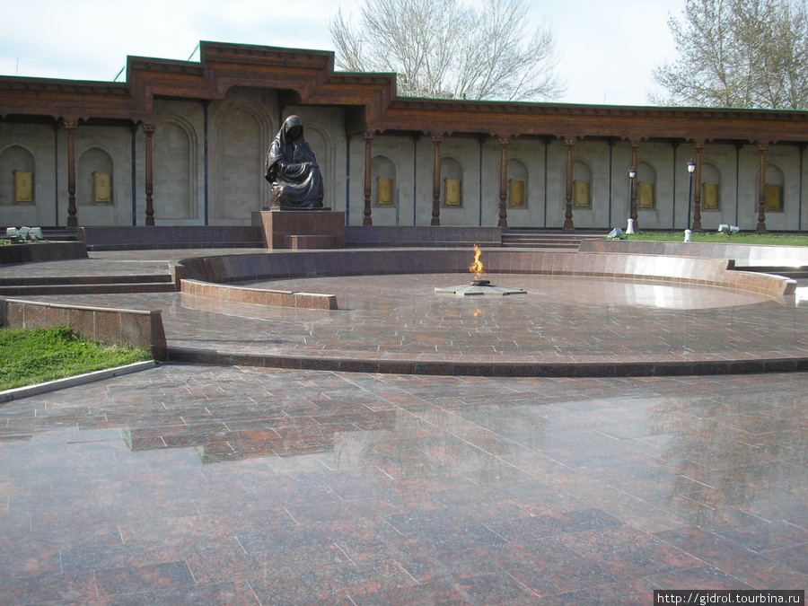 Монумент Славы. Карши, Узбекистан