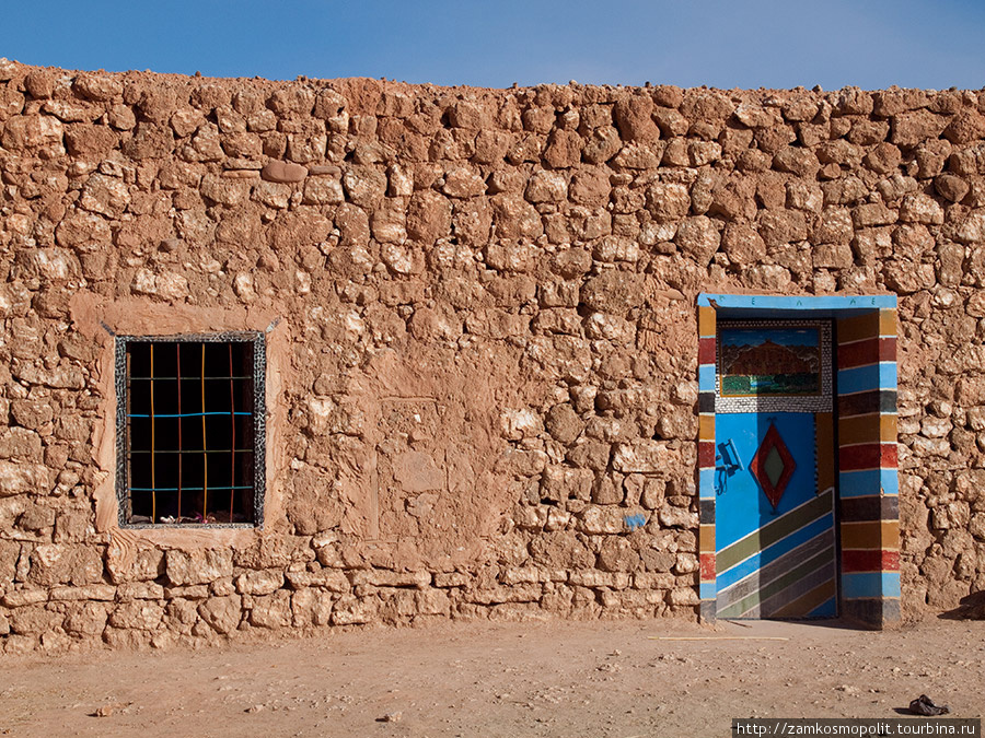 Школа в деревне недалеко от Айт-Бенхадду. Айт-Бен-Хадду, Марокко