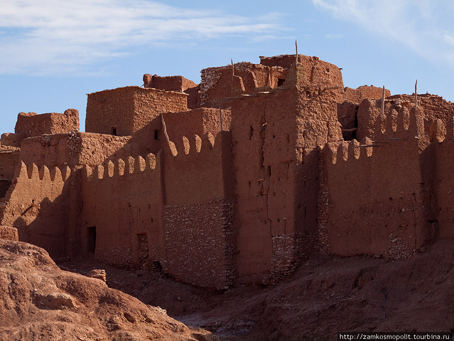 Одна из старинных укрепленых деревень недалеко от Айт-Бенхадду. Айт-Бен-Хадду, Марокко