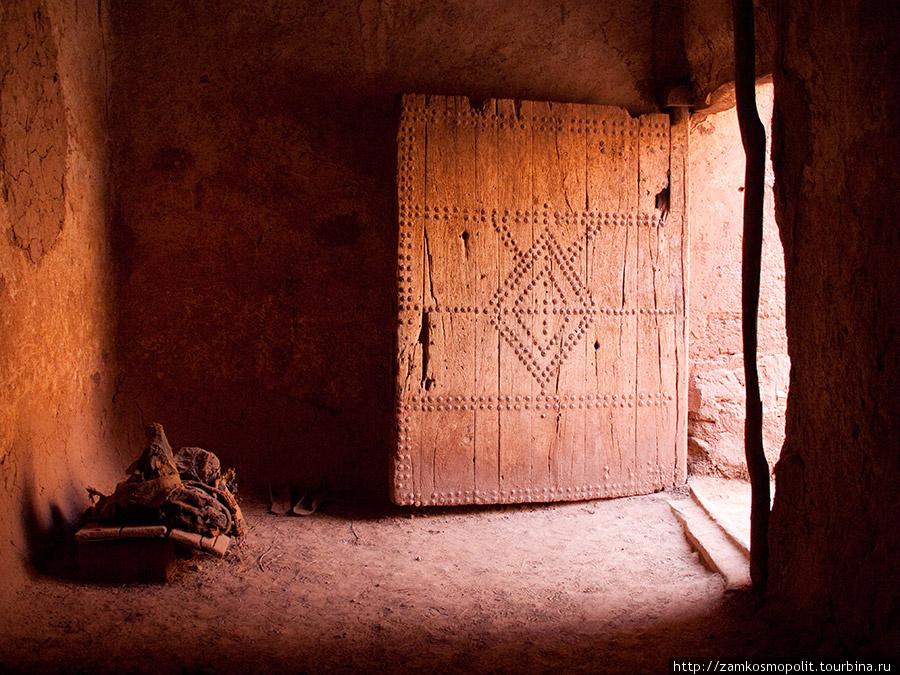 Внутри дома-музея пусто. Айт-Бен-Хадду, Марокко