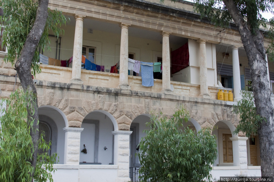 Британские казармы: теперь жилой дом (Пемброк, Мальта)