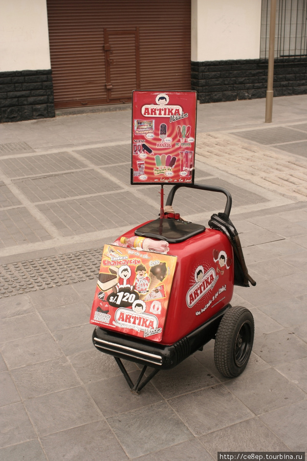 Из такой штуки продают мороженное Арекипа, Перу