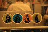 таблички в венском метро