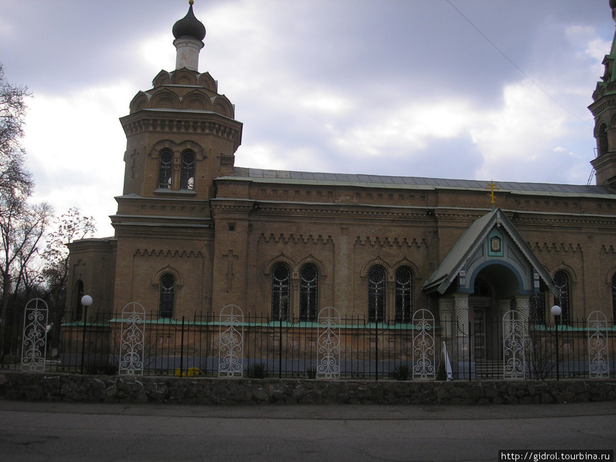 Собор святителя Алексея, воздвигнут в 1912 году. Самарканд, Узбекистан