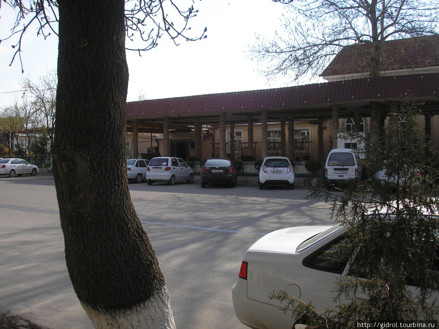 Центр плова, напротив гостиницы Тумарис. Самарканд, Узбекистан