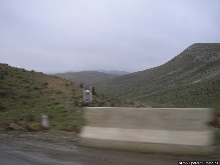 В Термез по отрогам Гиссарского хребта. Сурхандарьинская область, Узбекистан