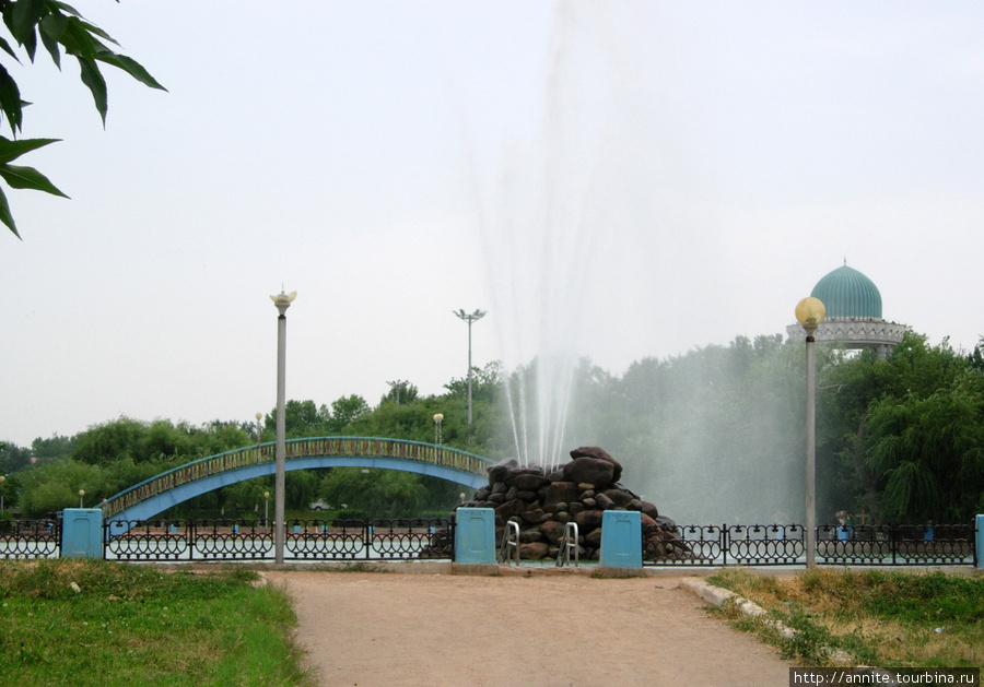 Парк возле Олий Машлиса. Ташкент, Узбекистан