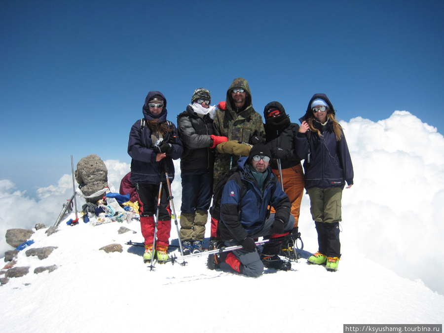 Наша группа на вершине западной вершины Кабардино-Балкария, Россия