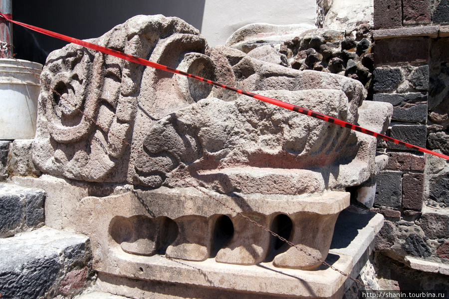 Статуя во дворце Теотиуакан пре-испанский город тольтеков, Мексика
