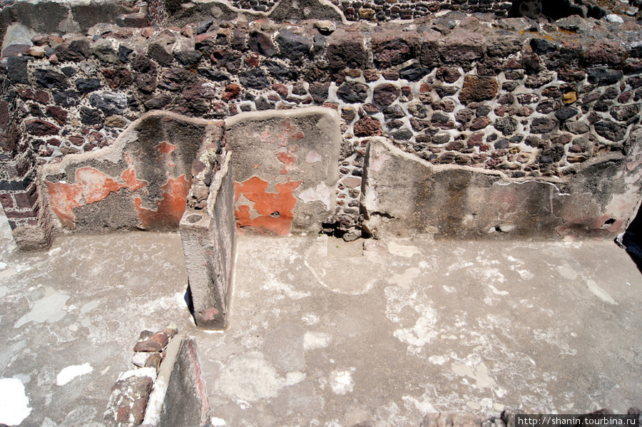 Во дворце Кецальпапалотль в Теотиуакане