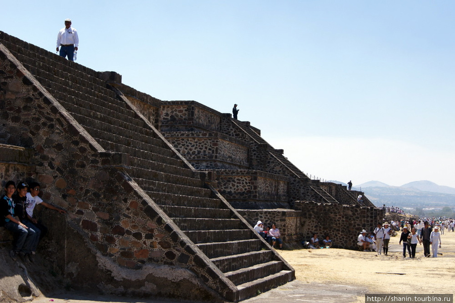 Ступени на Дороге мертвых Теотиуакан пре-испанский город тольтеков, Мексика