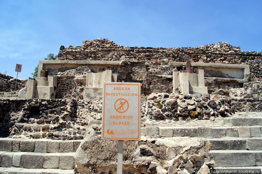 Руины дворца на Дороге мертвых Теотиуакан пре-испанский город тольтеков, Мексика