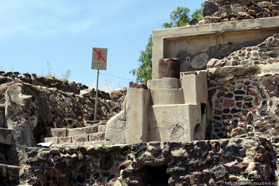 Живые на Дороге мертвых Теотиуакан пре-испанский город тольтеков, Мексика