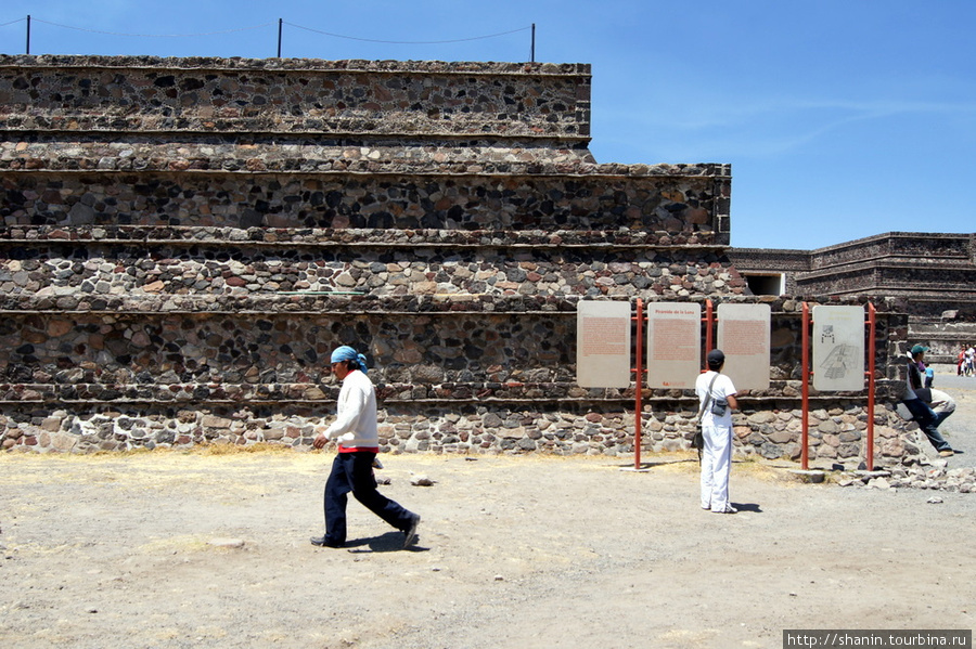 Живые на Дороге мертвых Теотиуакан пре-испанский город тольтеков, Мексика