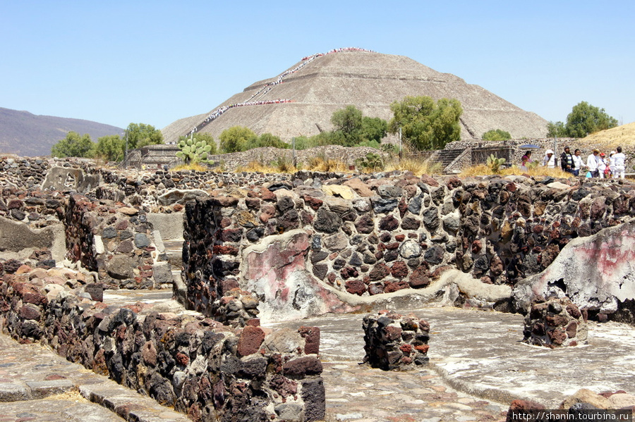 Руины жилых домов Теотиуакан пре-испанский город тольтеков, Мексика