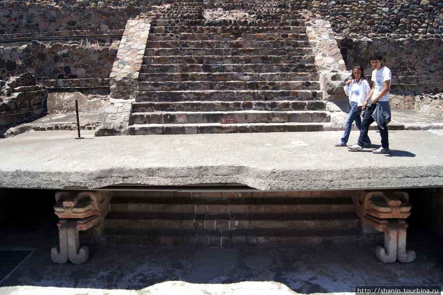 Подземный храм Теотиуакан пре-испанский город тольтеков, Мексика