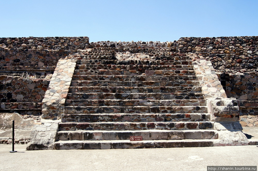 Лестница Теотиуакан пре-испанский город тольтеков, Мексика