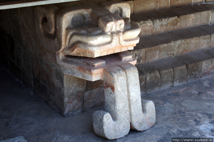 Ягуар и лестница Теотиуакан пре-испанский город тольтеков, Мексика