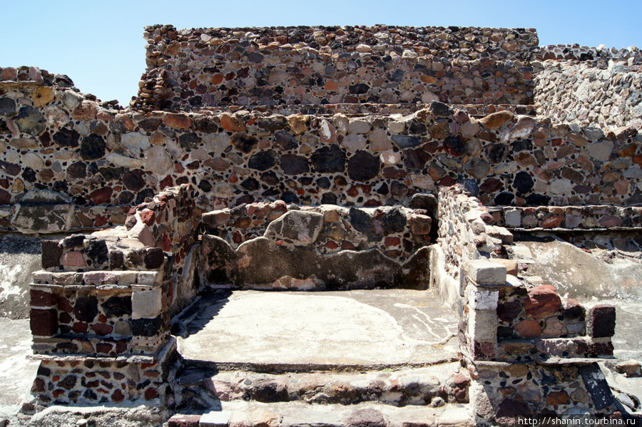 Руины домов Теотиуакан пре-испанский город тольтеков, Мексика