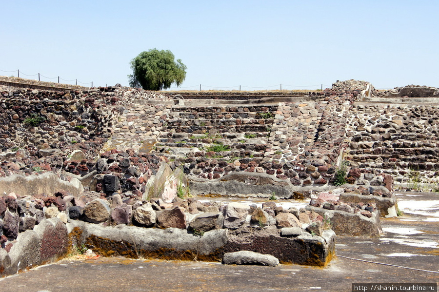 Руины в крепости Теотиуакан пре-испанский город тольтеков, Мексика