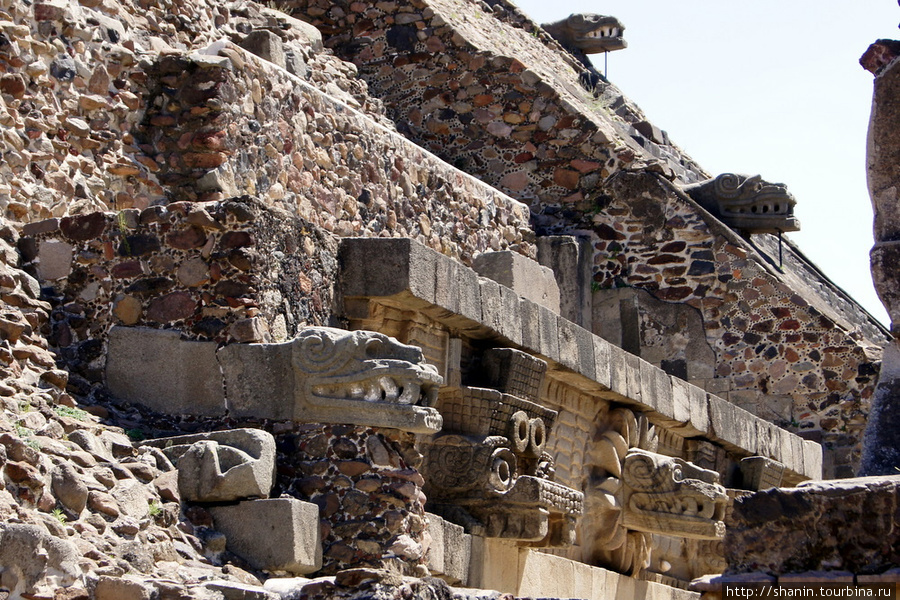 Пирамида в крепости Теотиуакан пре-испанский город тольтеков, Мексика