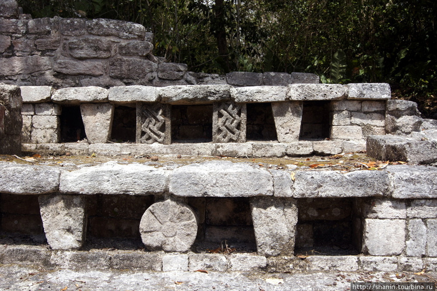 Образцы резьбы по камню Кампече, Мексика